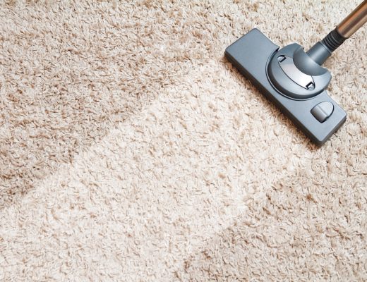 7 Cara Mudah Membersihkan Karpet Bulu