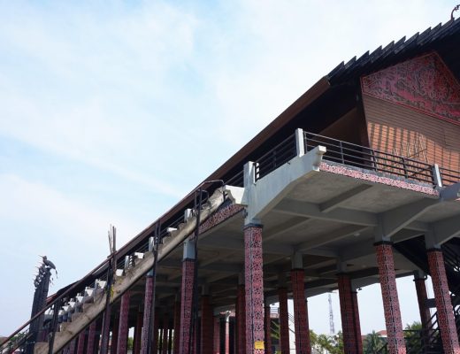 Rumah Adat Kalimantan Barat - Rumah Radakng